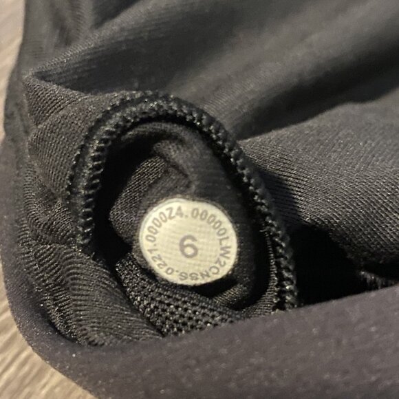 Lululemon high neck long line bra size 6 - Picture 5 of 5